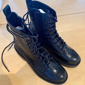 NWT Steve Madden Combat Boots Croc Size 7